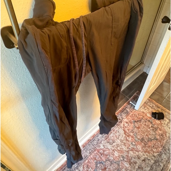 Lululemon joggers - Picture 1 of 3